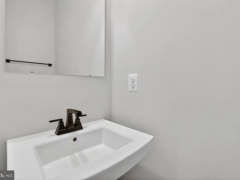 19753 Green Village Dr — Photo 15