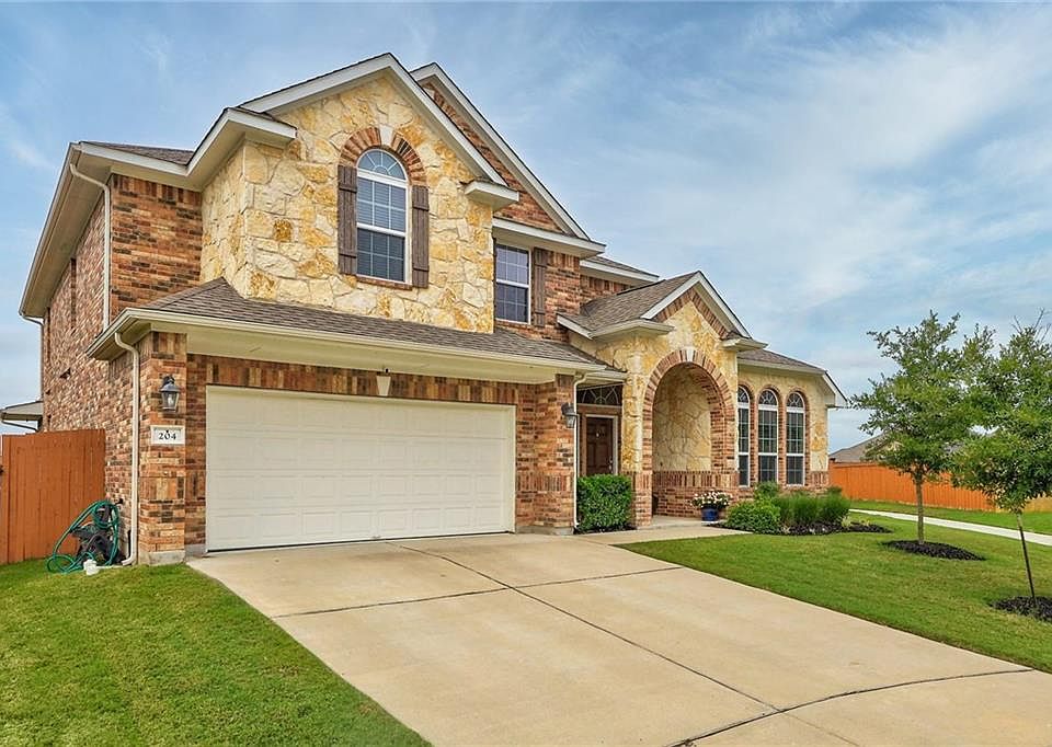 1st image of 204 Tangerine Dr