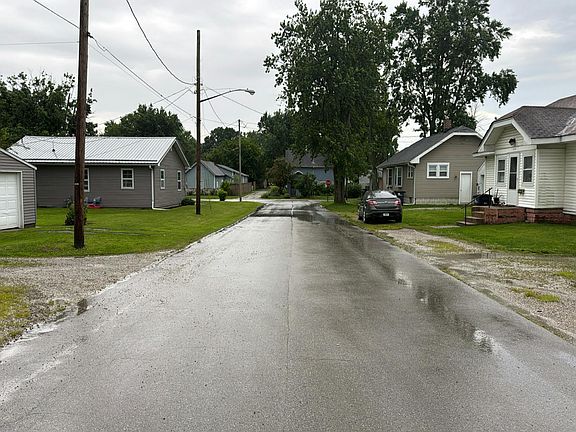 4th image of 851 Rowe St