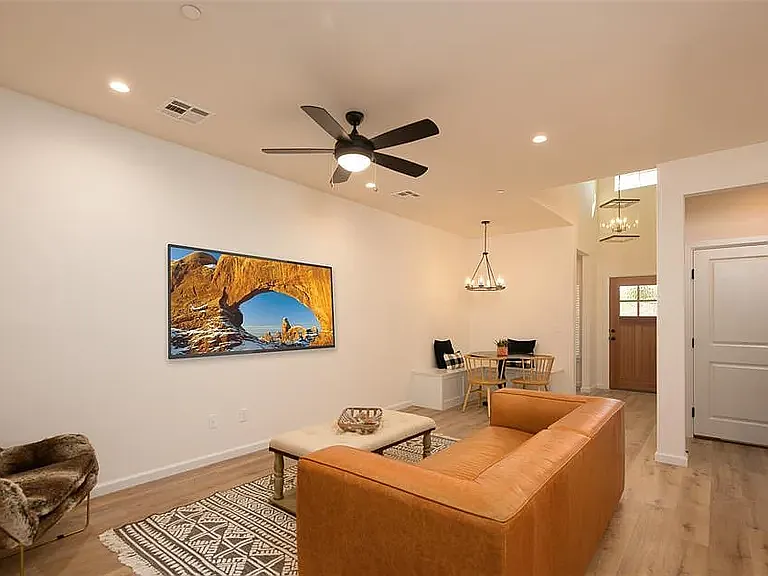 629 Harbor Town Dr — Photo 6