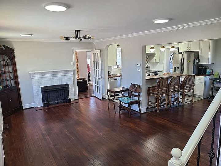 2nd image of 6206 Club Rd