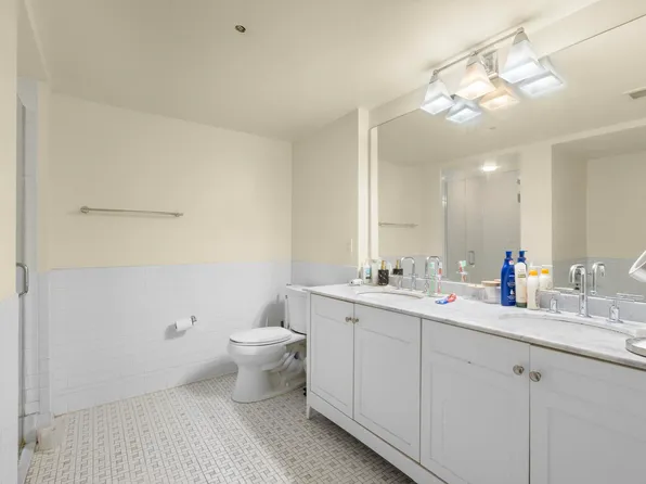 700 Grove Street image 11 of 18