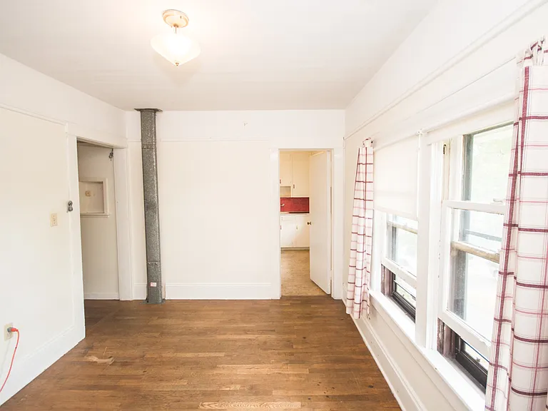457 SW Washington Ave #6 — Photo 6
