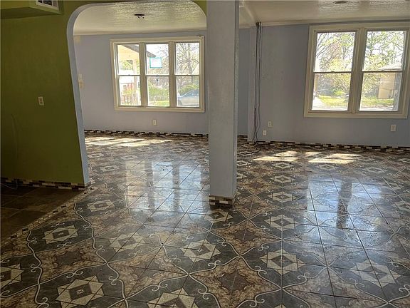 5th image of 6628 Oxford Ave