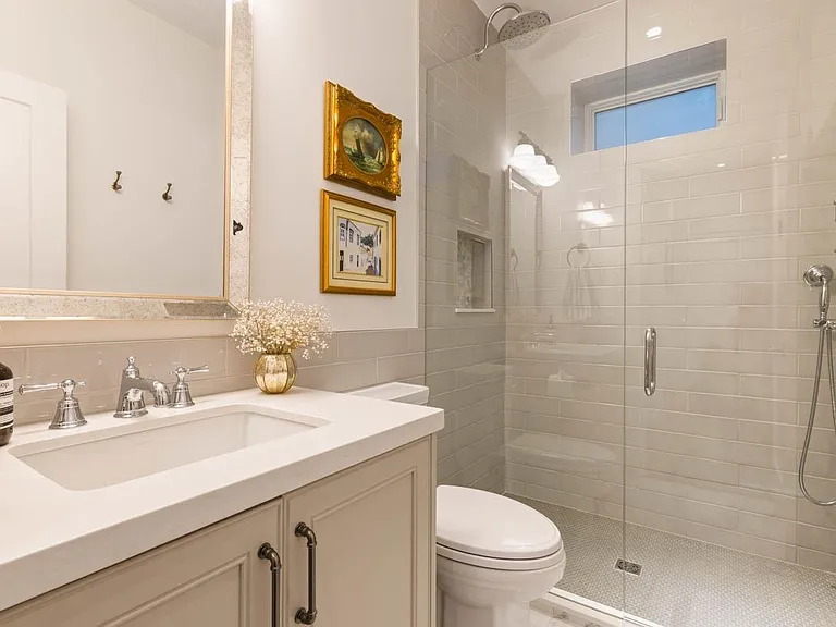 1248 Kings Ave — Photo 36