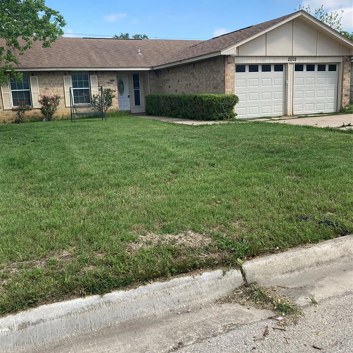 4 bed, 2.0 bath, 1368 sqft, $1,755 — Photo 1