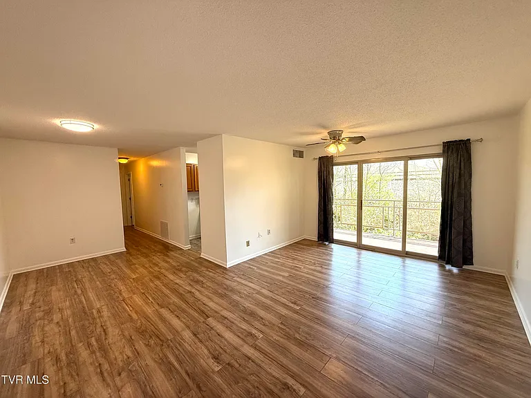 1225 Carriage Cir #203 — Photo 3