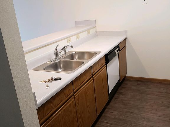 2nd image of 350 Beaver Kreek Ctr