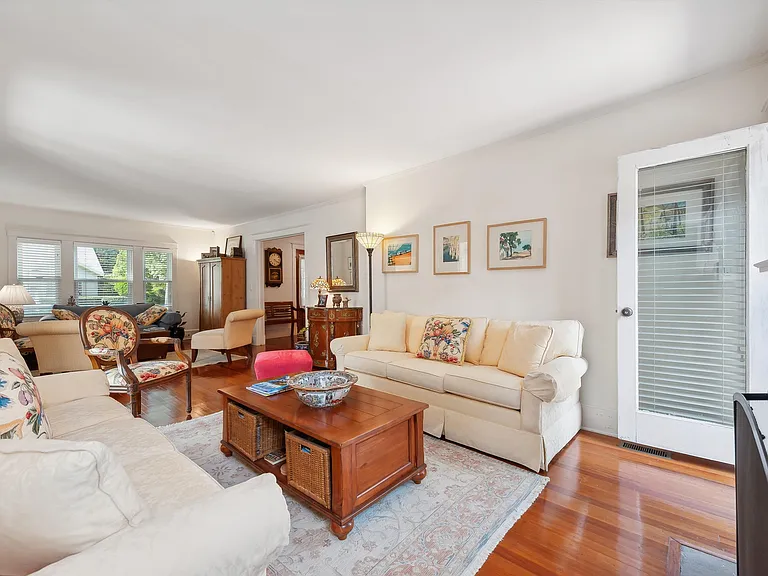 24 Jennings Ave — Photo 8