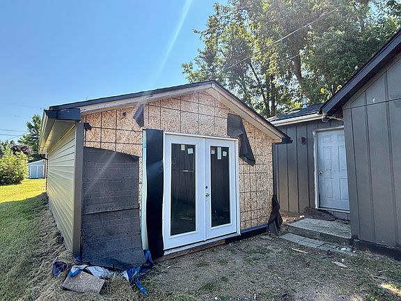 4th image of 2861 Marius St