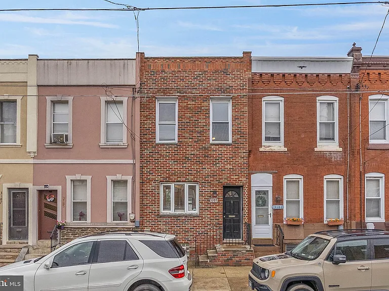 3183 E Thompson St — Photo 1
