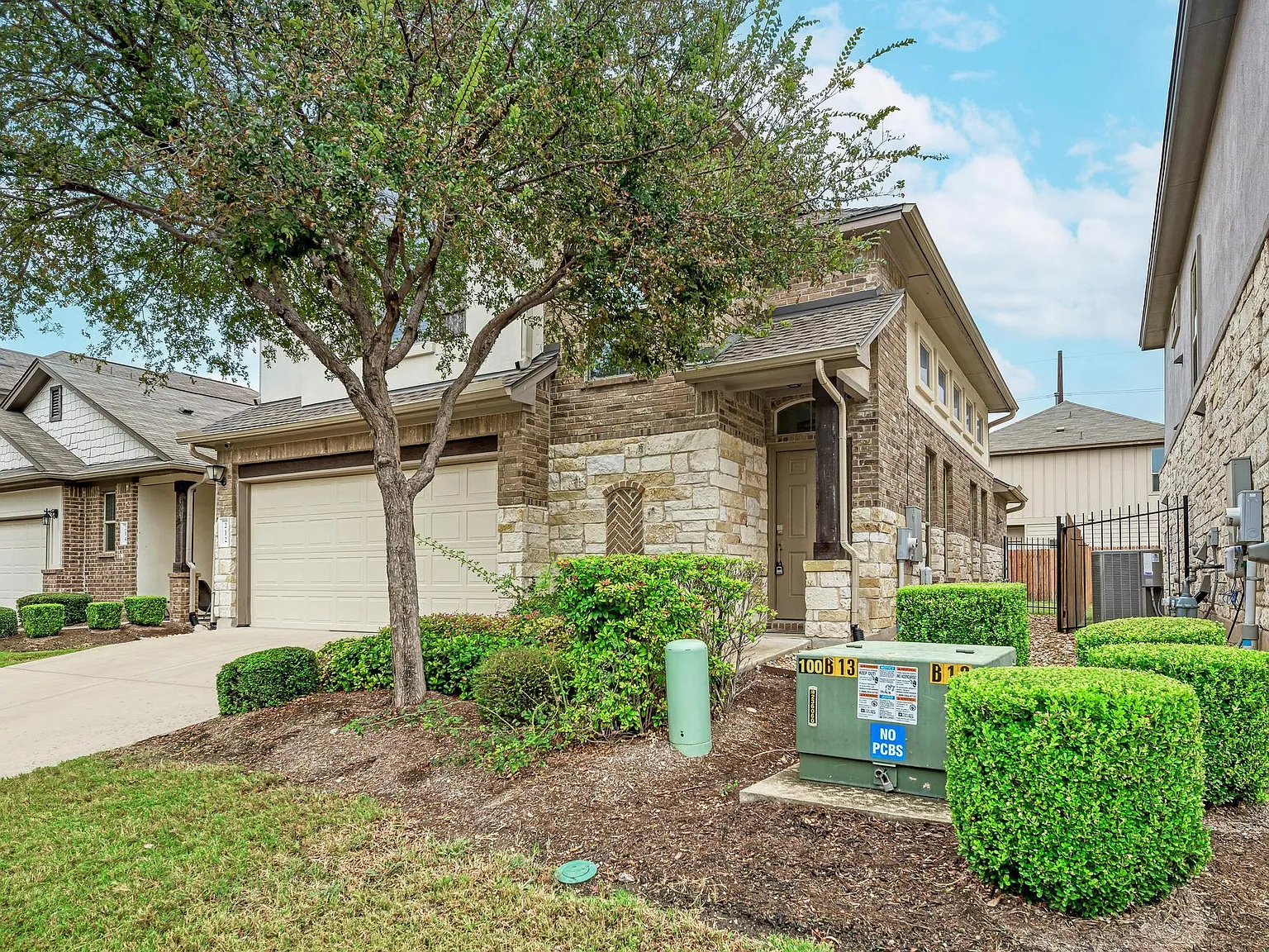1401 Little Elm Trl — Photo 3
