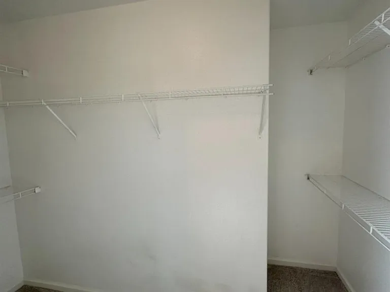 6678 N Western Ave — Photo 22