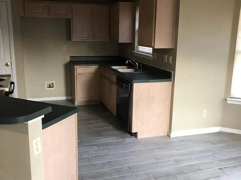 7032 Country Walk Dr — Photo 7