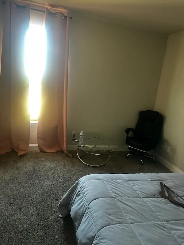 3 bed, 1.0 bath, 3000 sqft, $910 — Photo 2