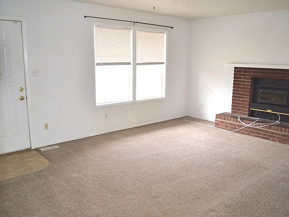 3rd image of 415 S Tie Breaker Dr