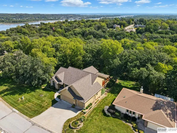 19719 Sterling Ct, Plattsmouth, NE 68048