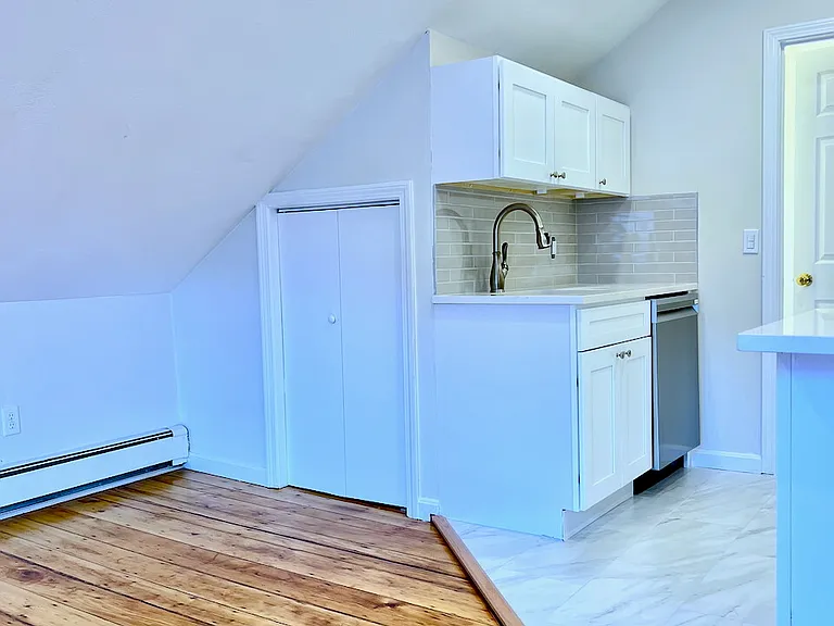 131 Pearl St — Photo 6