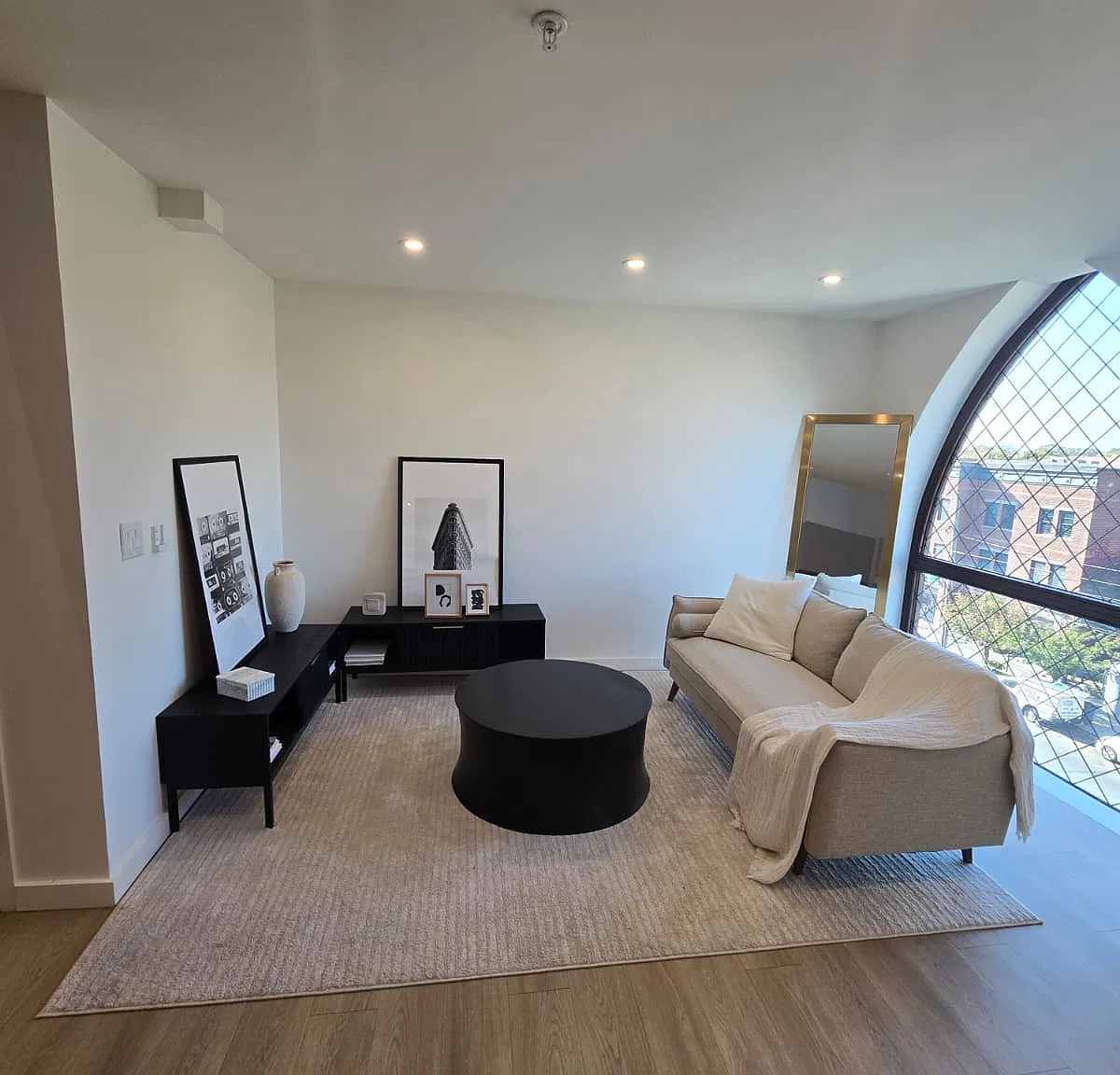 2 bed, $4,900 — Photo 3