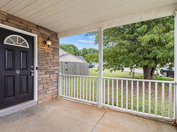 4th image of 8 Heatherfield Dr