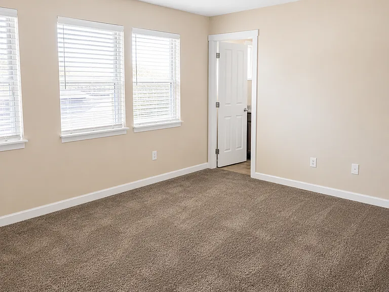 828 E Stratford Ave — Photo 9