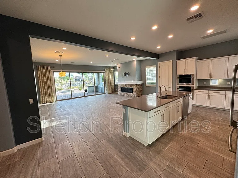 20614 W Hillcrest Blvd — Photo 5