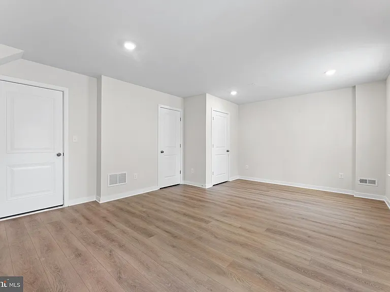 56 Continental Way — Photo 30