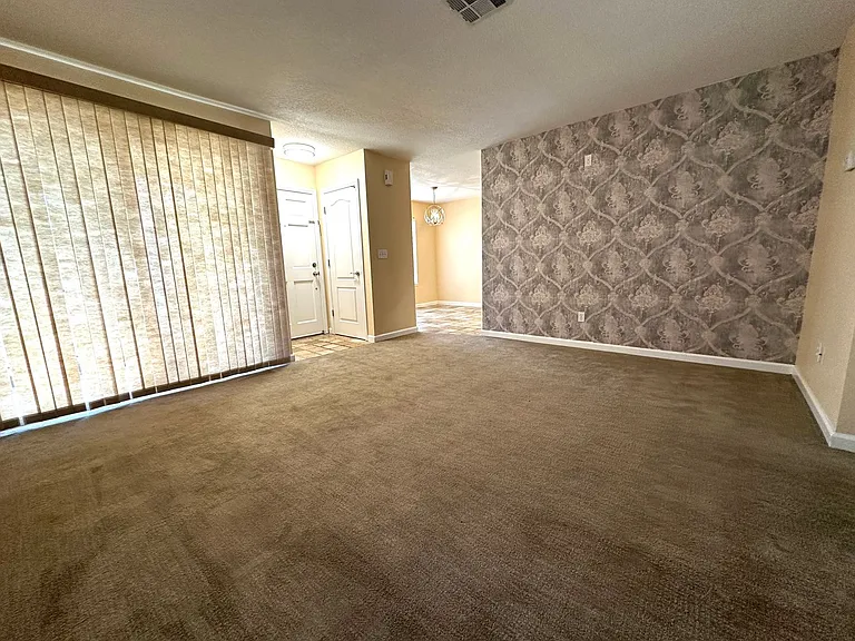 4004 Elmo Loop #D — Photo 10