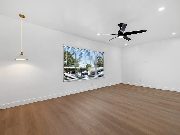 1221 Vega St — Photo 7
