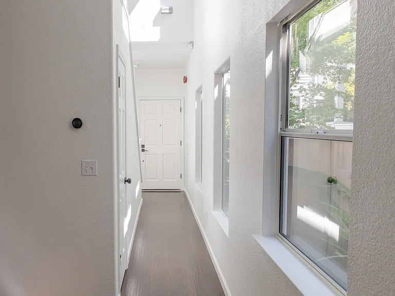 652 Charleston Ct — Photo 8