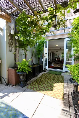 Rented by Luxus Manhattan Realty | media 7