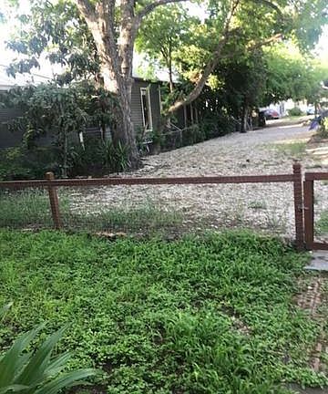 5th image of 207 Barrera St