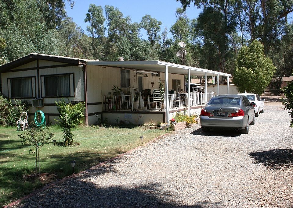 Front entrance of main mobile, with covered porch