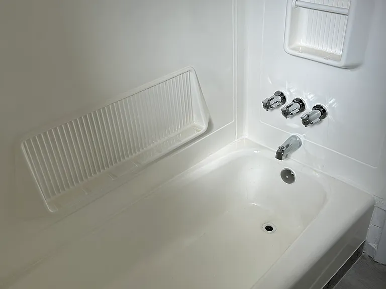 Lennox Court Apartments — Photo 12