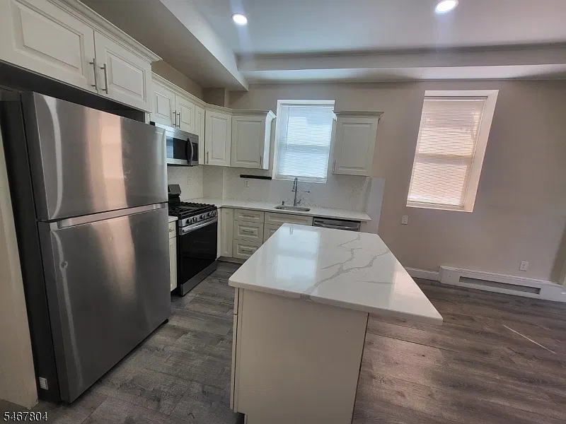 2 bed, 2.0 bath, $2,100 — Photo 3