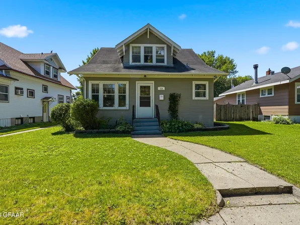 111 Conklin Ave, Grand Forks, ND 58203