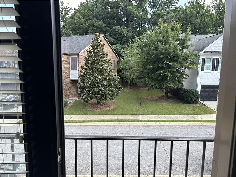 1658 Oakbrook Lake Dr — Photo 3