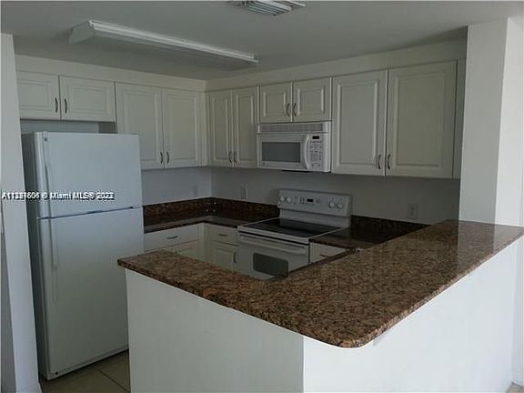 2nd image of 215 SW 42nd Ave APT 605