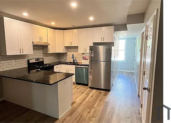1709 E St NE #2