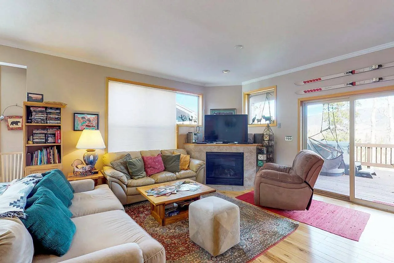 3 bed, 3.5 bath, 1500 sqft, $6,800 — Photo 2