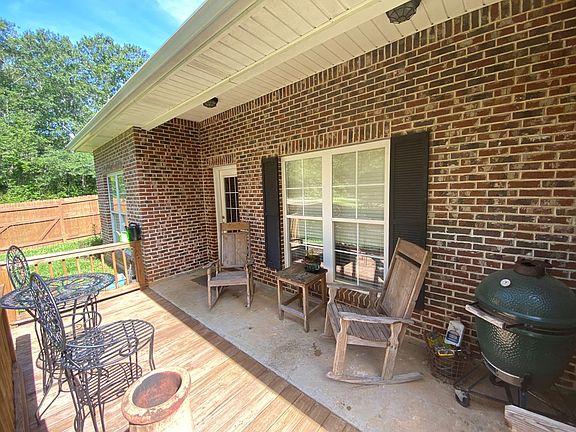 5th image of 19 Persimmon Dr