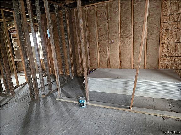 5th image of 255 Efner St