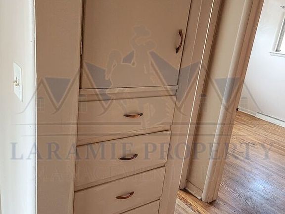 5th image of 809 Bradley St