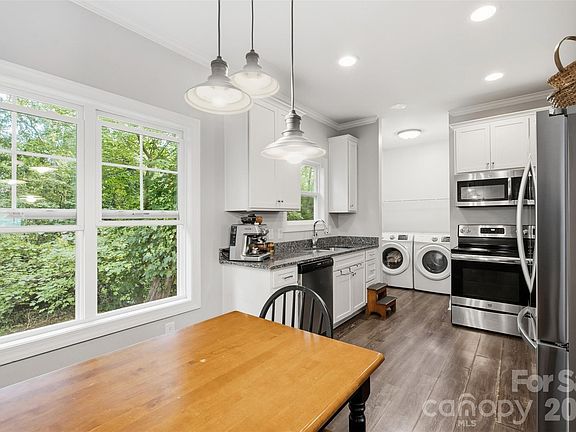 3rd image of 303 S Mountain St