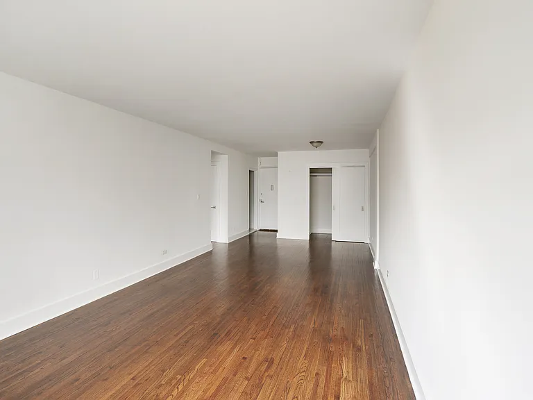 2160 Matthews Ave #7W — Photo 5