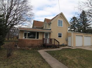 303 2nd St SE, New Richland, MN 56072