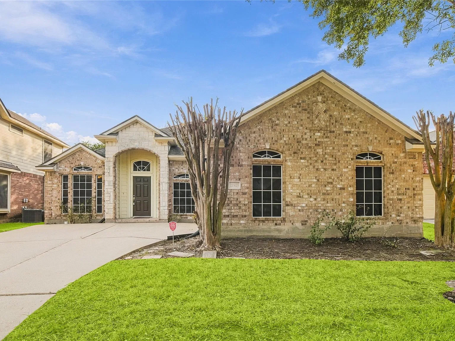 4 bed, 2.0 bath, 2026 sqft, $2,150 — Photo 1