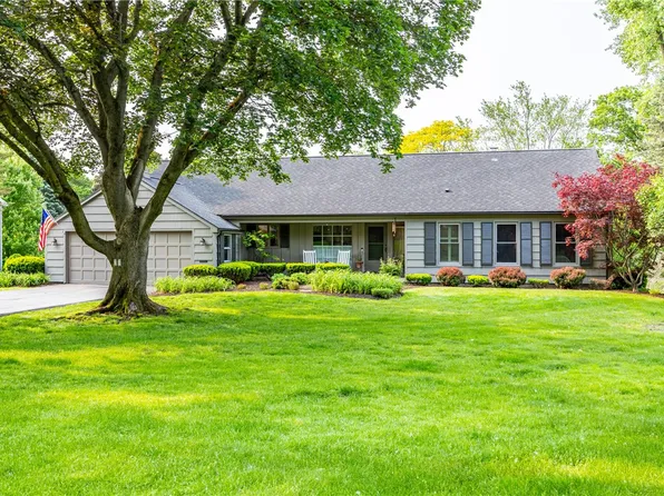39 N Country Club Dr, Rochester, NY 14618