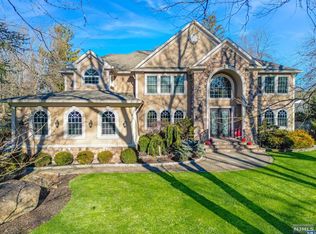 334 Meadowbrook Rd, Wyckoff, NJ 07481