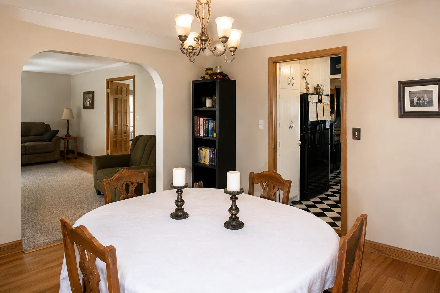 3 bed, 1900 sqft, $2,400 — Photo 4